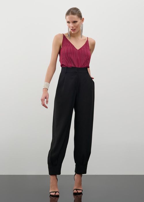 Calça Cenoura Alfaiataria Com Cinto Infinity - Preto
