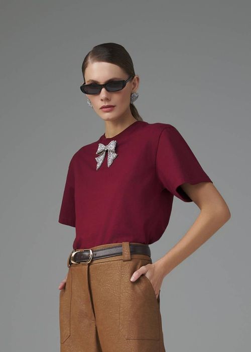 T-shirt Bordada Laço Strass - Cherry