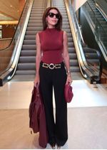 Calca-wide-leg-preta-com-cinto-de-metal